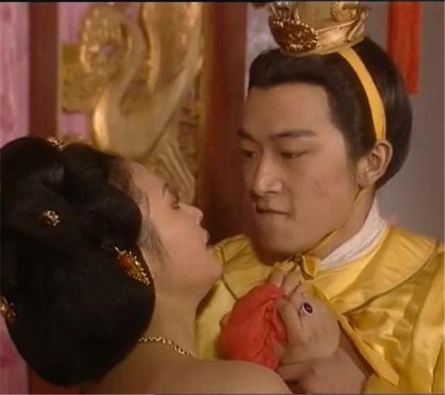 为染指江南第一美人，太子不惜杀皇帝，皇帝驾崩后，她被太子霸占