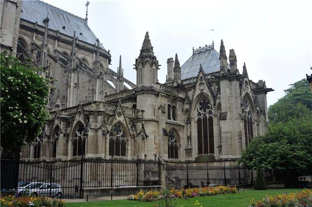 有着千年历史的巴黎圣母院究竟是怎样建成的？看完涨知识了