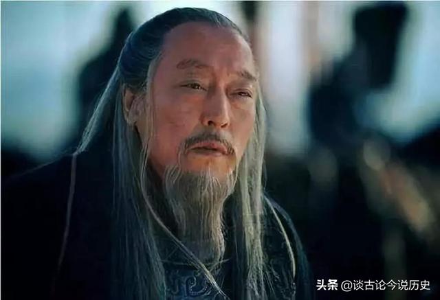 一代枭雄曹操，为什么死前杀死了杨修，没有杀司马懿呢？