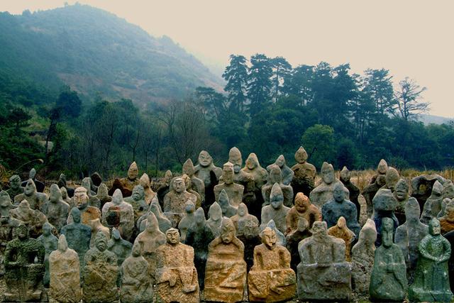 中国一山上发现上万石雕像，规模超秦始皇兵马俑，距今已有五千年