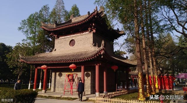 女皇武则天修建的献福寺，中宗李显修建的小雁塔，堪称长安地标