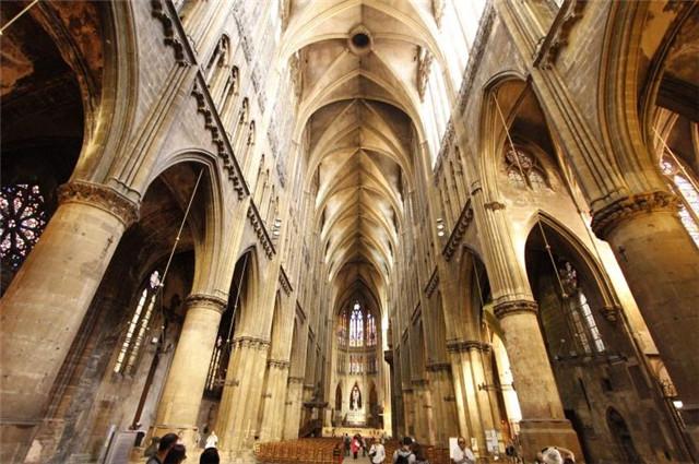 有着千年历史的巴黎圣母院究竟是怎样建成的？看完涨知识了